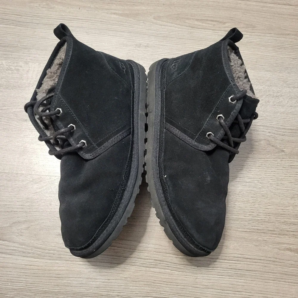 UGG Neumel Black Suede Lace Up Chukka Boots Mens 9 Sheepskin Cozy Casual Ankle